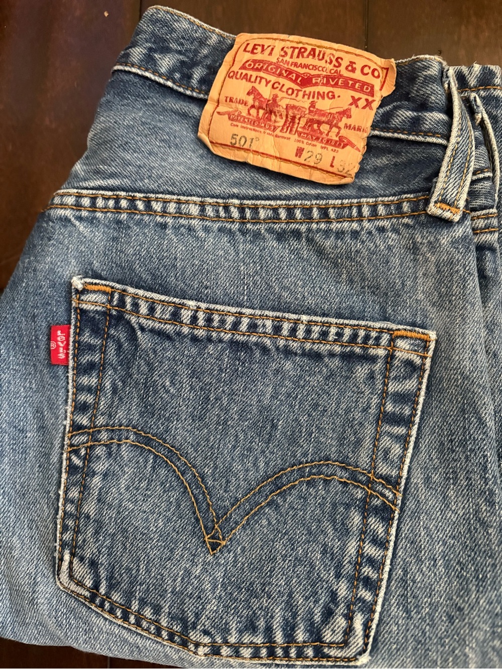 Vintage Levi's 501 Medium Wash Button-Fly Blue Jeans - Y2K - Picture 4 of 12